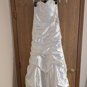 David's Bridal White gown